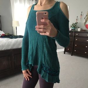 Altar’d State cold shoulder hi-lo top